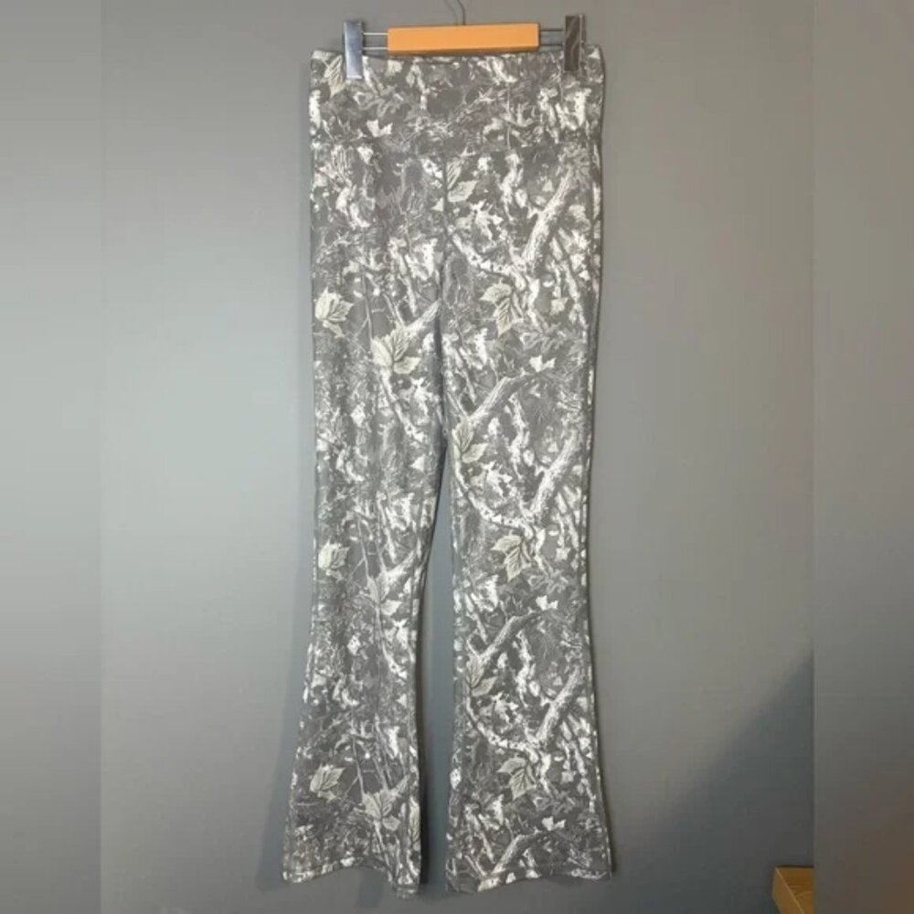 SWS Athletics Size M, Women's Camouflage Patterned Flared Leg Pants
